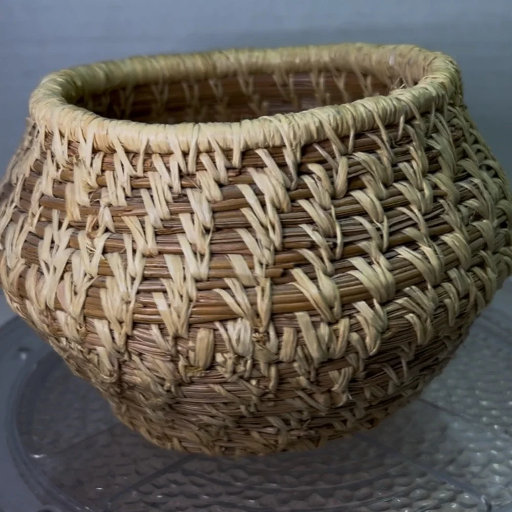 Papago Tohono O’odham Hand-Woven Basket Beargrass, Yucca & Devil’s Claw signed